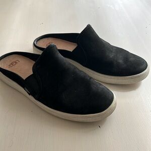 UGG Australia Womens Mules Size 8 Black Suede Slip On Shoes